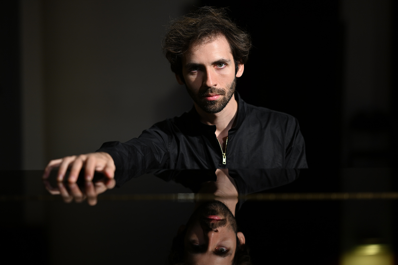 Illustration: © Sasha Gusov