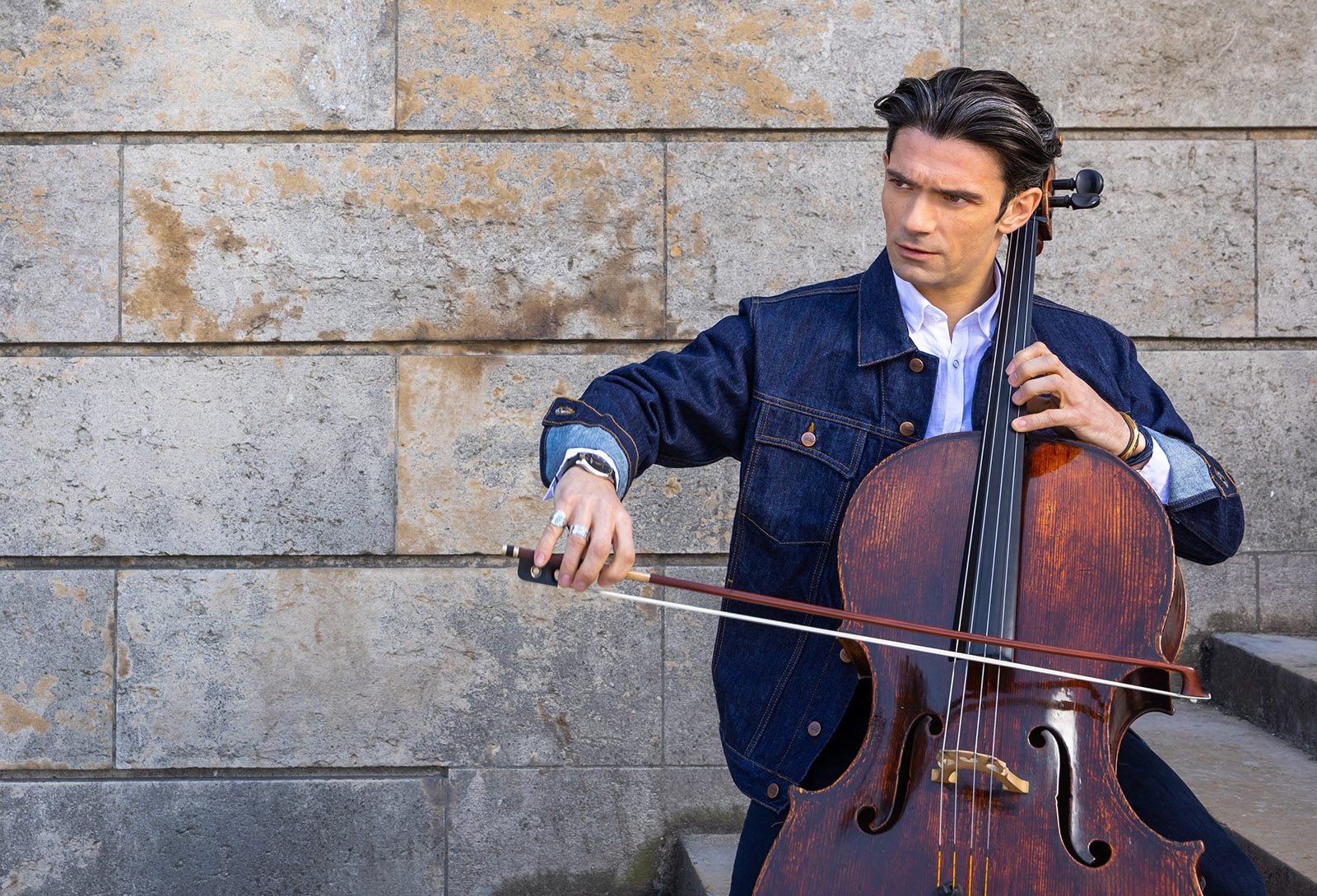 Illustration: © Nikos Aliagas