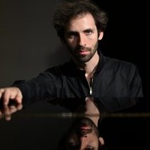 Illustration: © Sasha Gusov